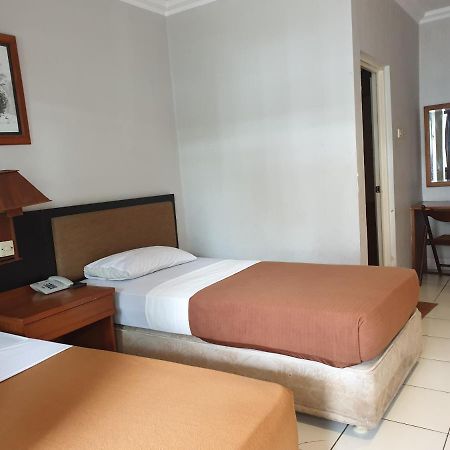 Yehezkiel Hotel Lembang Mitra Reddoorz Eksteriør bilde