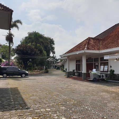 Yehezkiel Hotel Lembang Mitra Reddoorz Eksteriør bilde