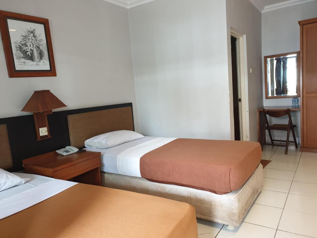 Yehezkiel Hotel Lembang Mitra Reddoorz Eksteriør bilde