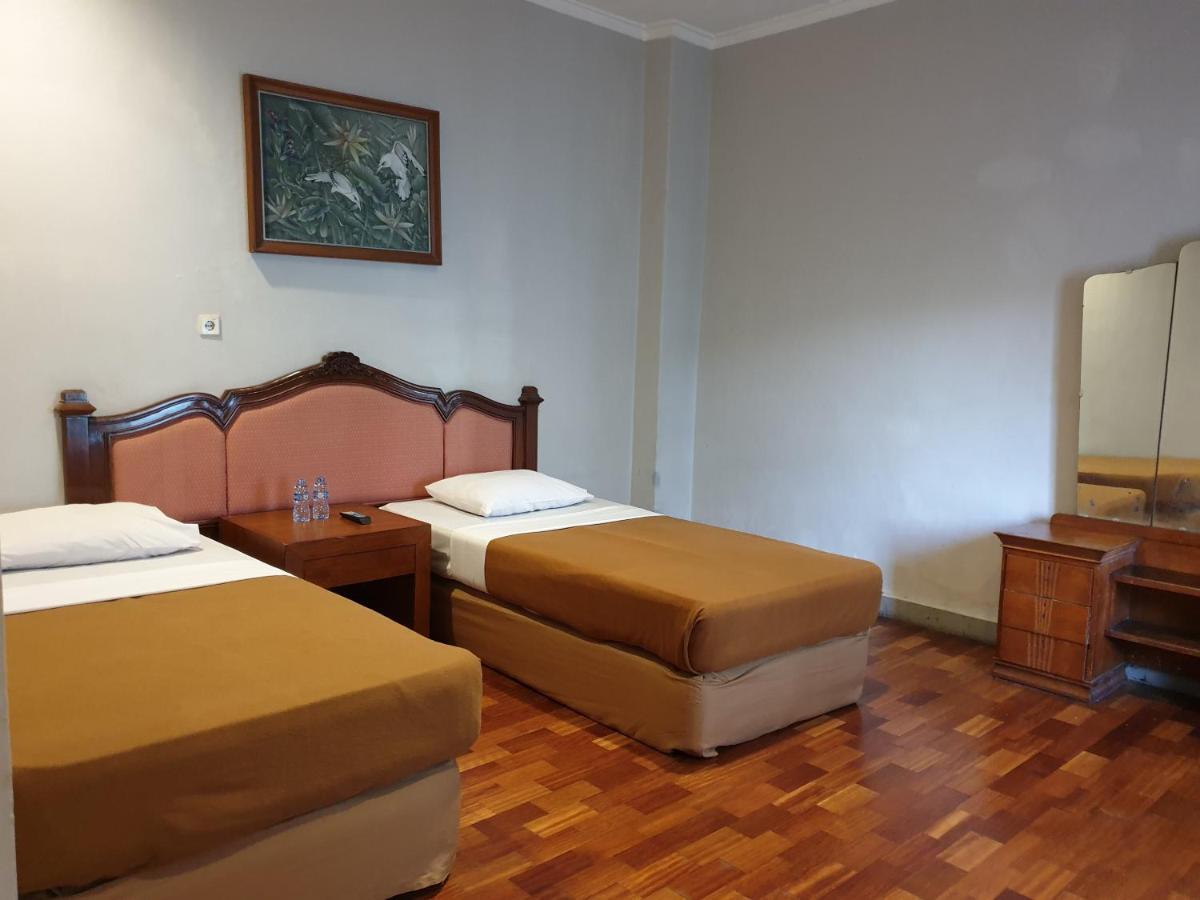 Yehezkiel Hotel Lembang Mitra Reddoorz Eksteriør bilde