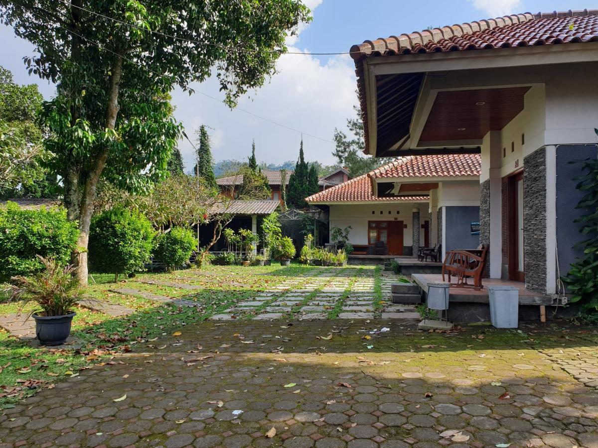 Yehezkiel Hotel Lembang Mitra Reddoorz Eksteriør bilde