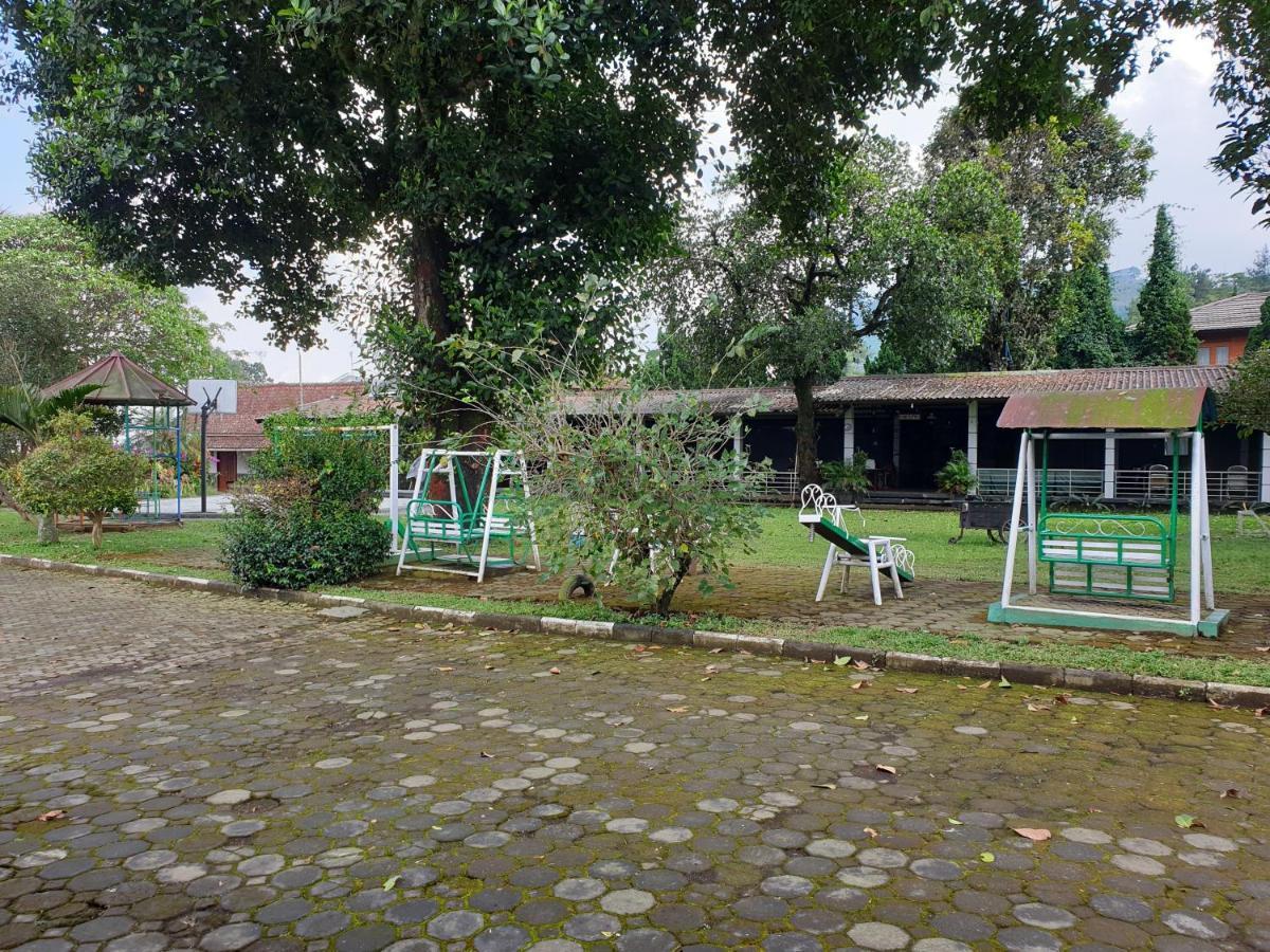 Yehezkiel Hotel Lembang Mitra Reddoorz Eksteriør bilde