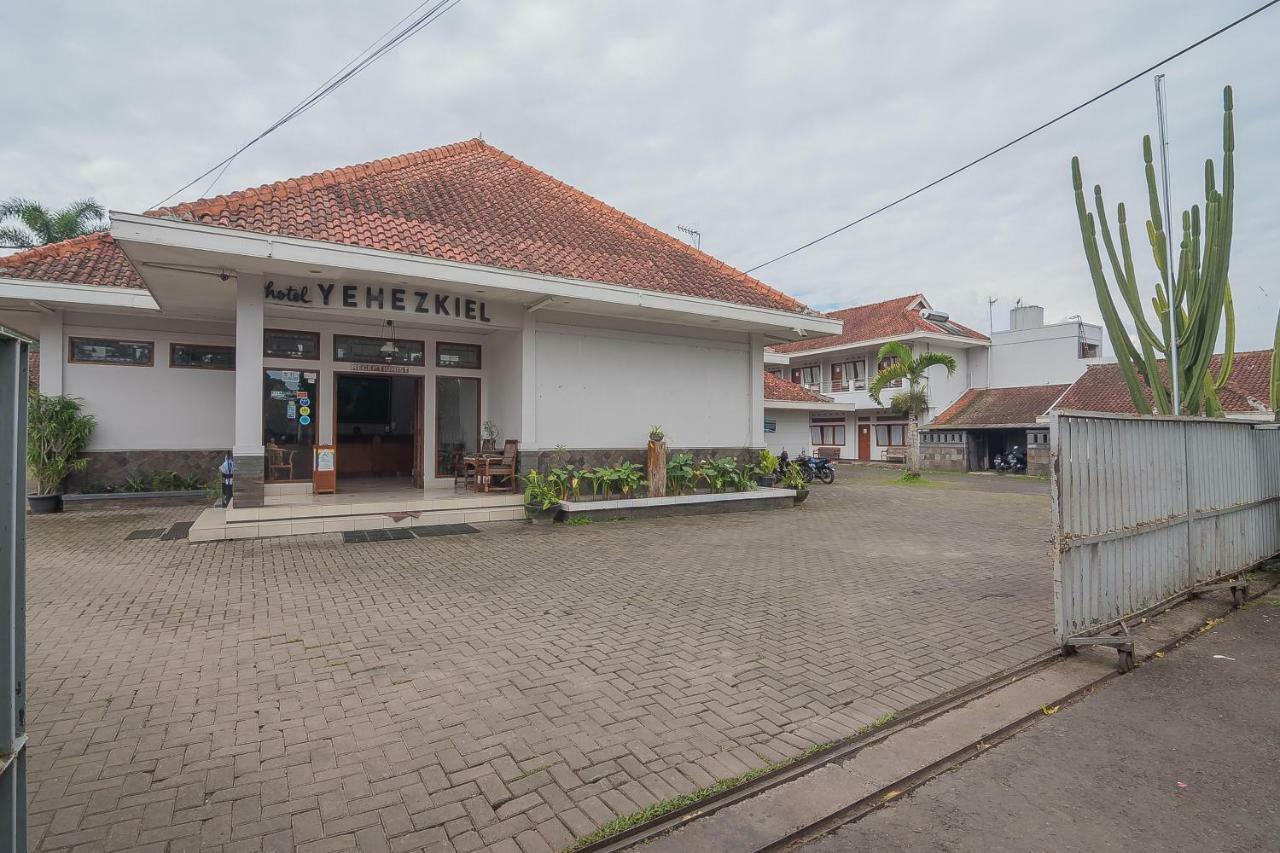 Yehezkiel Hotel Lembang Mitra Reddoorz Eksteriør bilde