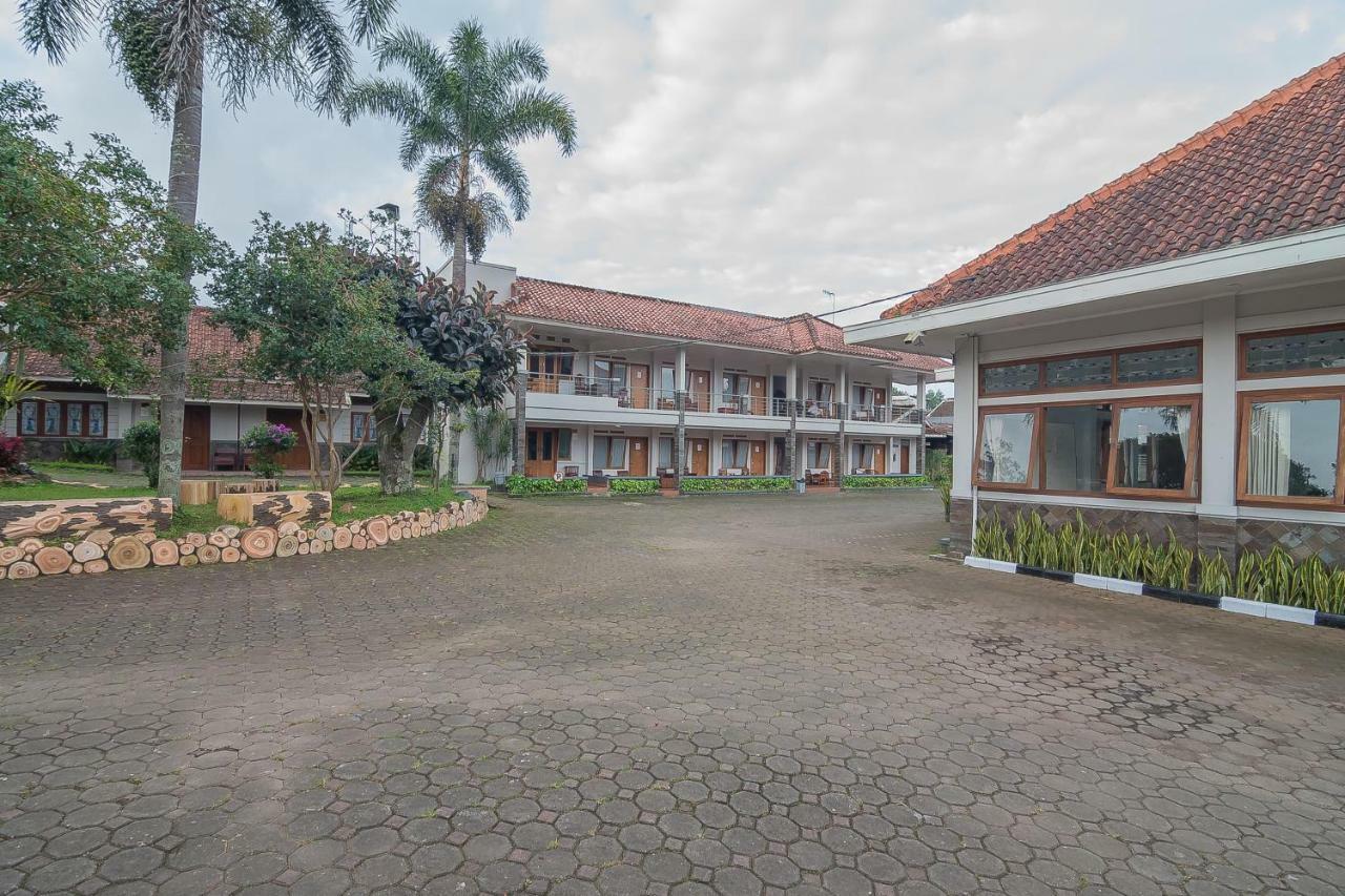 Yehezkiel Hotel Lembang Mitra Reddoorz Eksteriør bilde