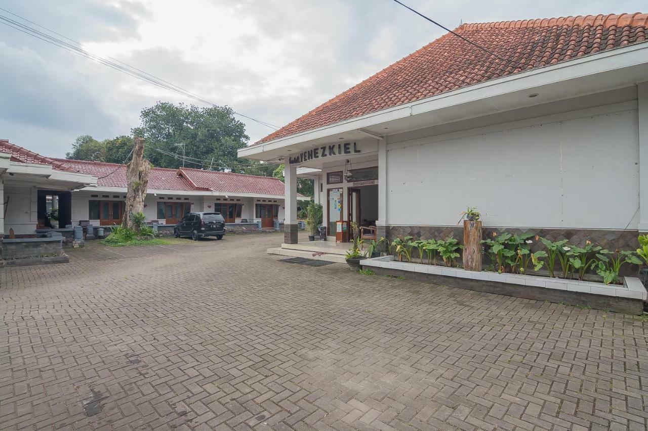 Yehezkiel Hotel Lembang Mitra Reddoorz Eksteriør bilde