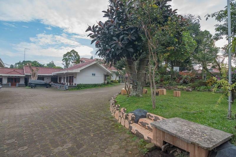 Yehezkiel Hotel Lembang Mitra Reddoorz Eksteriør bilde